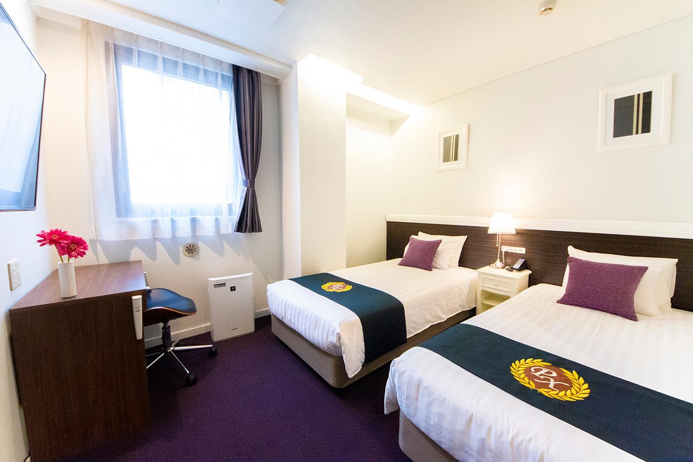 Casual, Twin Beds