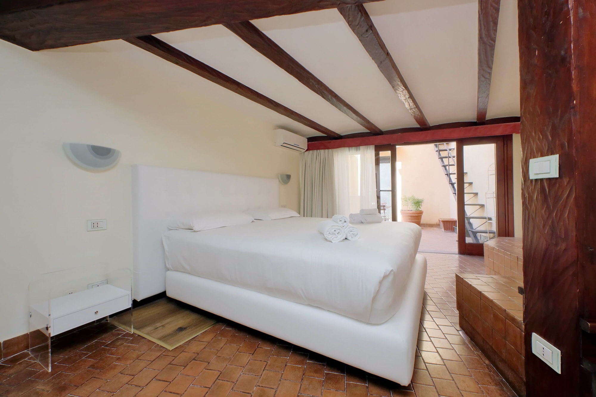 1 BEDROOM, DUPLEX, FAMILY