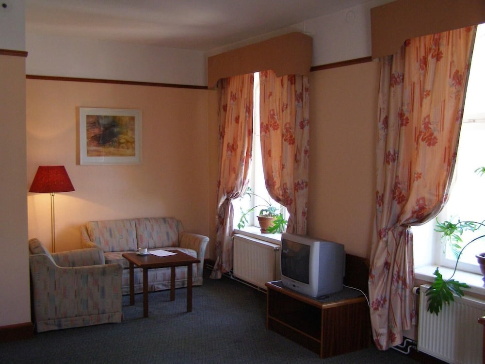Victoria Hotel 34/49