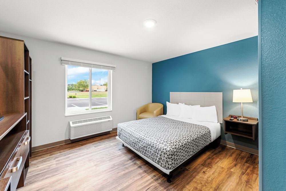 SUITE, QUEEN BED