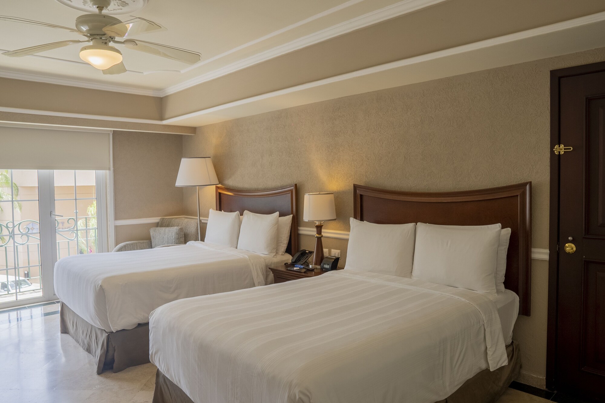 Deluxe, 2 Double Beds
