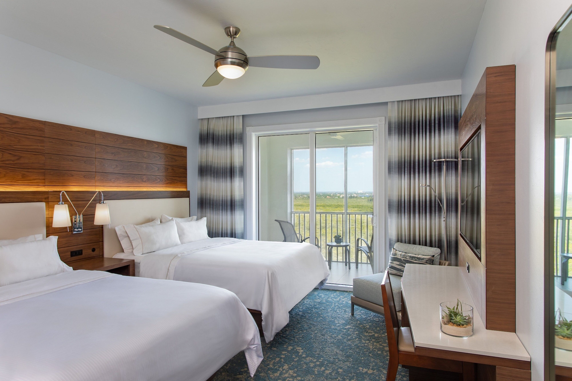 Suite, 2 Queen Beds, Marina View