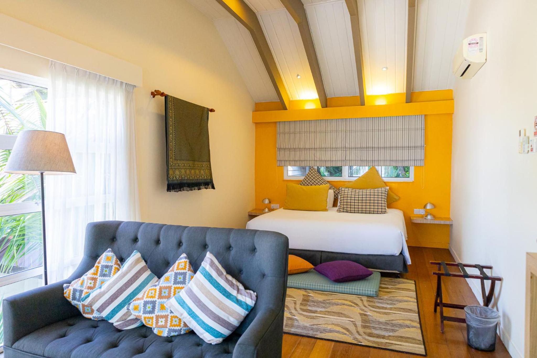 Double Bed, Hill Side