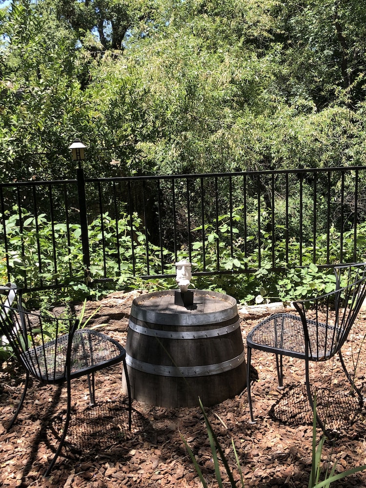 Glen Ellen Inn 57/62