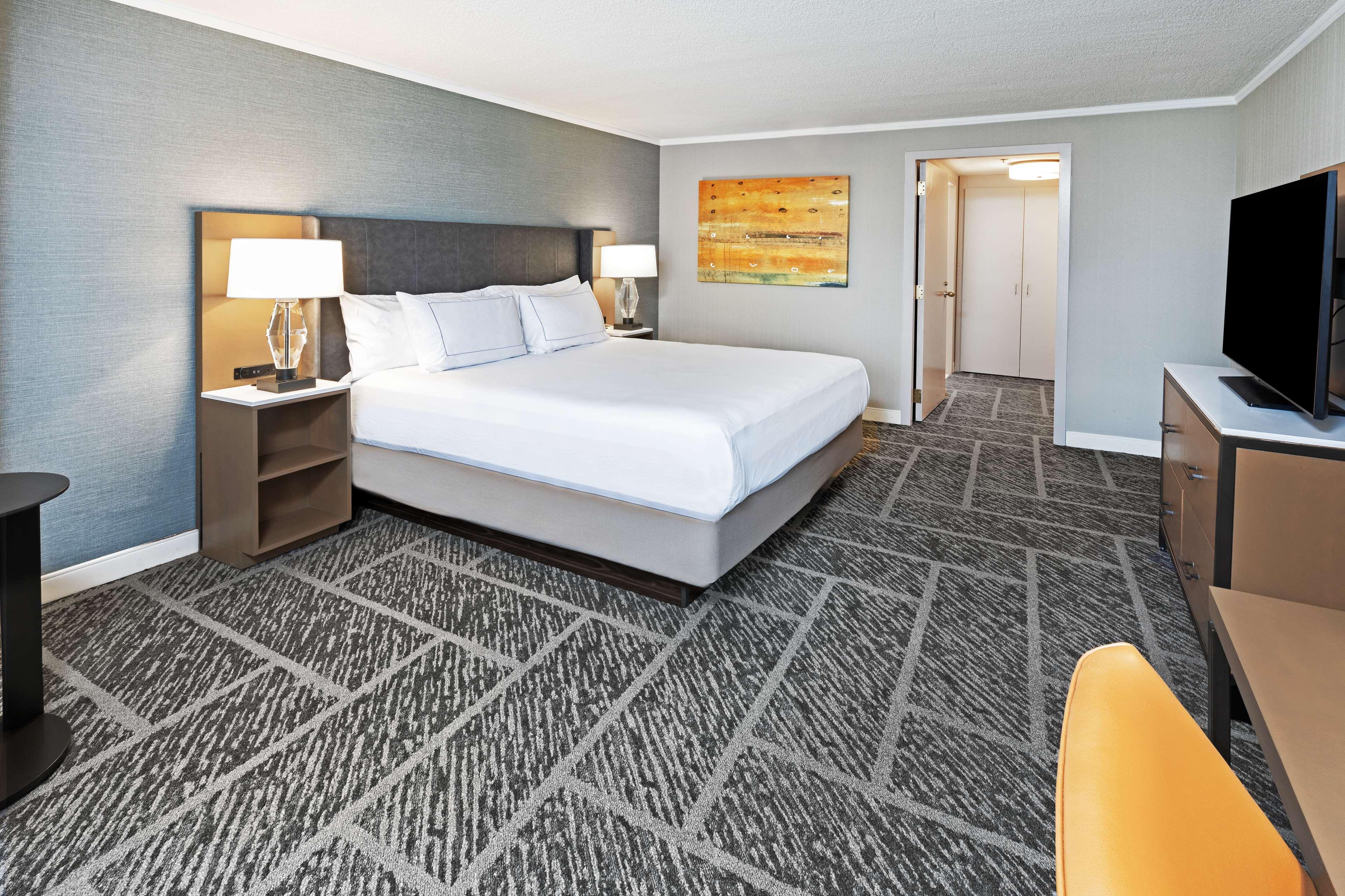 2 ROOMS, SUITE, KING BED, SOFA