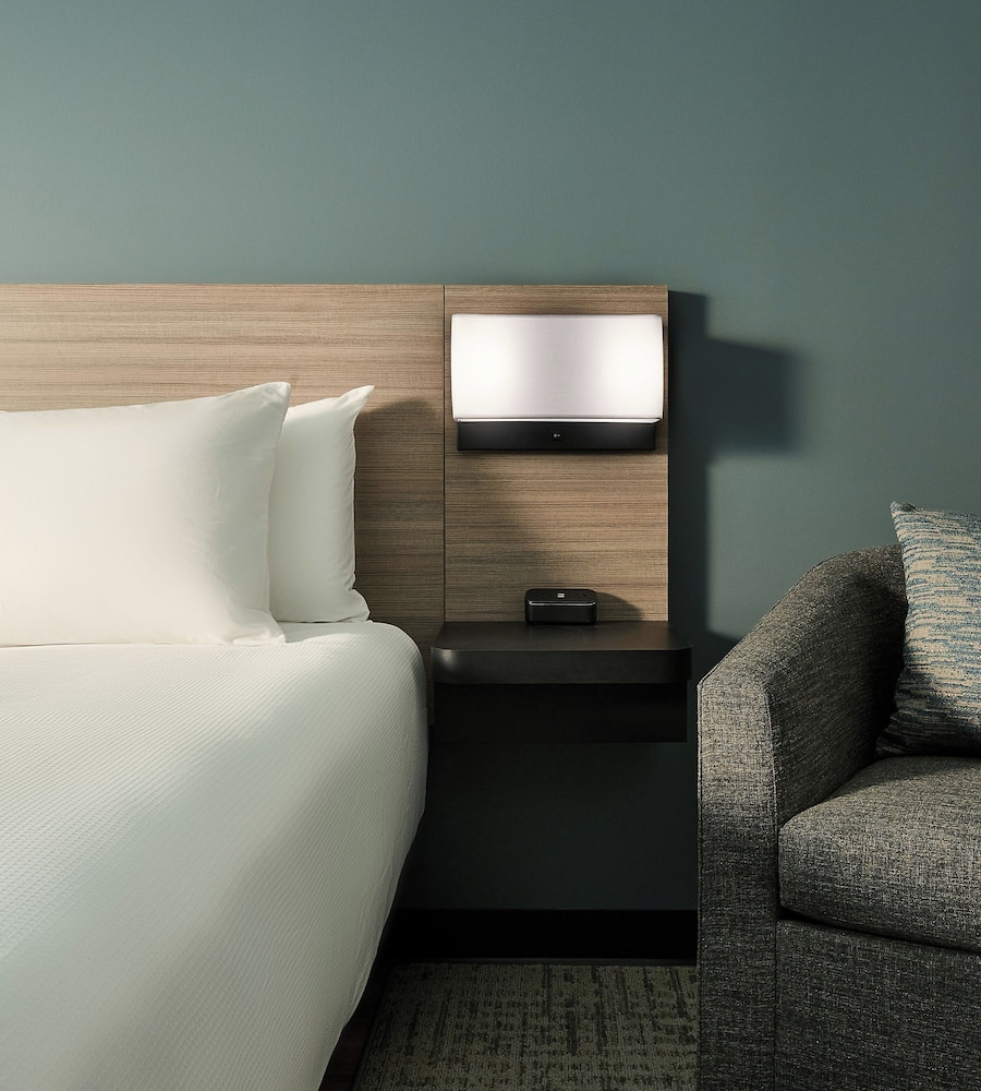 Room, Queen Bed, Bathtub, Accessible