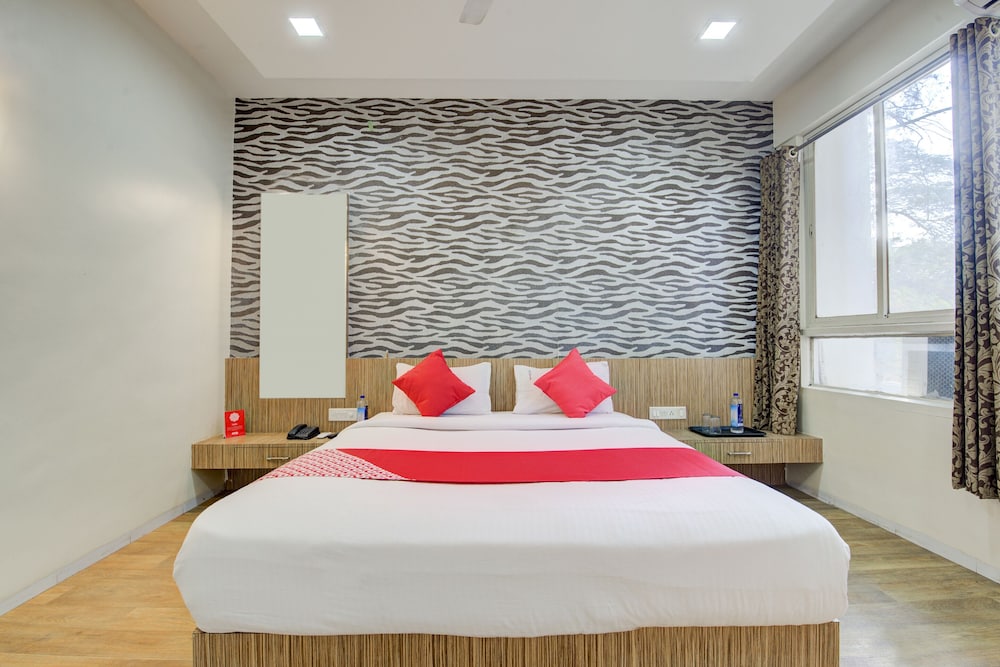 Oyo 11693 Hotel Sunshine 9/16