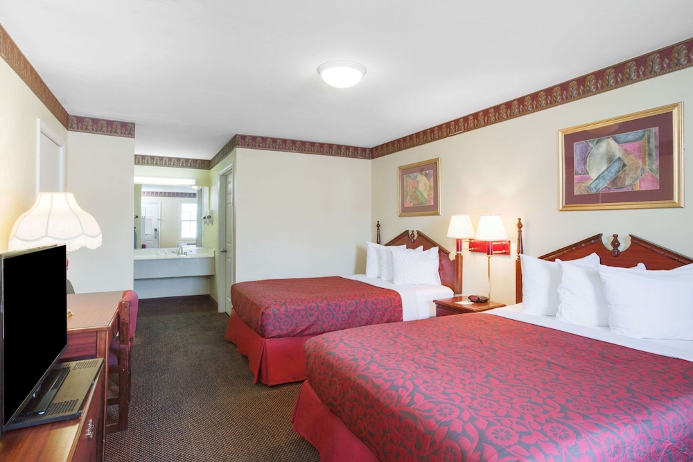 Standard, 2 Queen Beds, Smoking