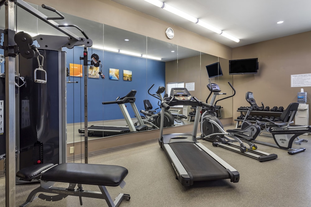 Comfort Inn & Suites Cleveland TX 17/40