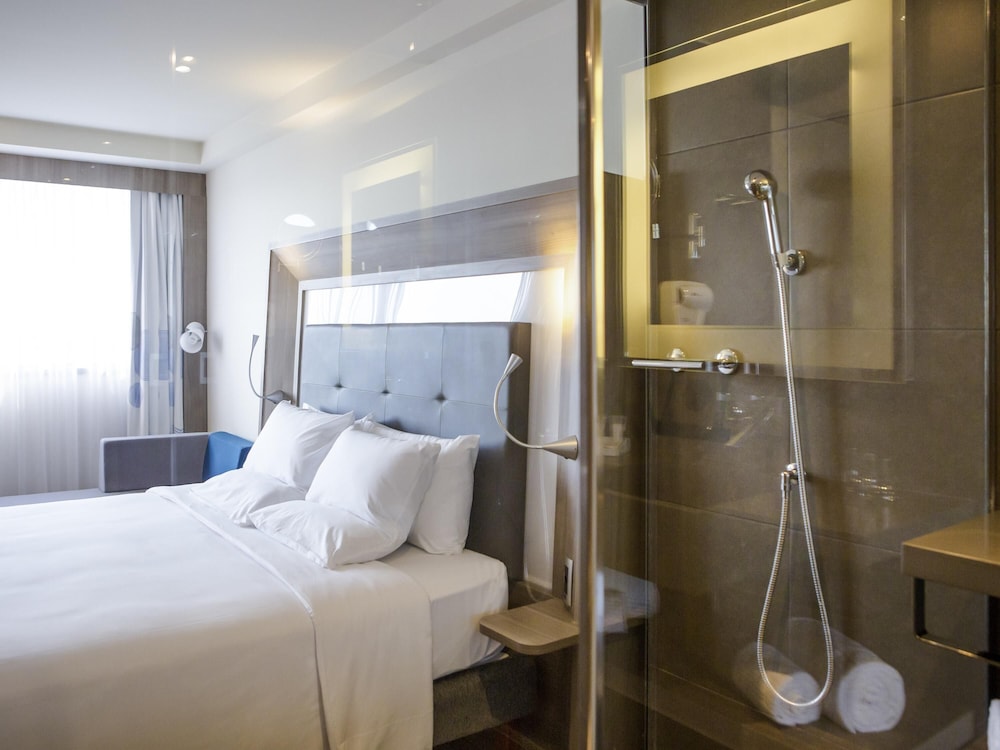 SUPERIOR, APARTMENT, QUEEN BED