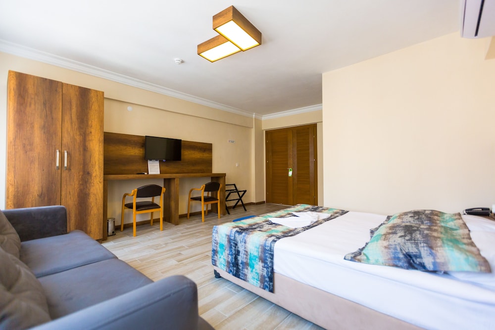 FAMILY SUITE, QUEEN BED