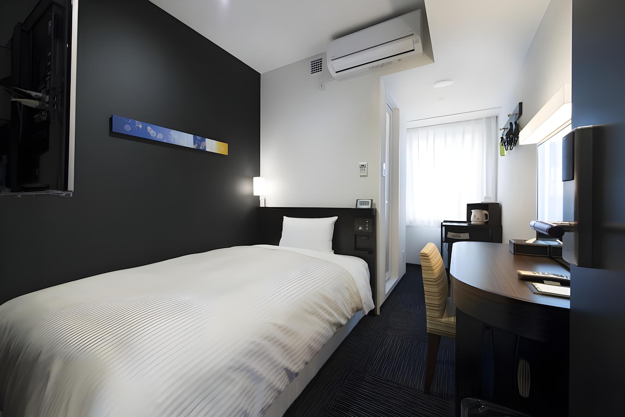 Superior, Single, 2 Double Beds, Smoking