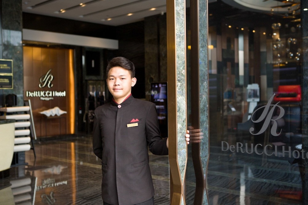 DeRUCCI Hotel 34/65
