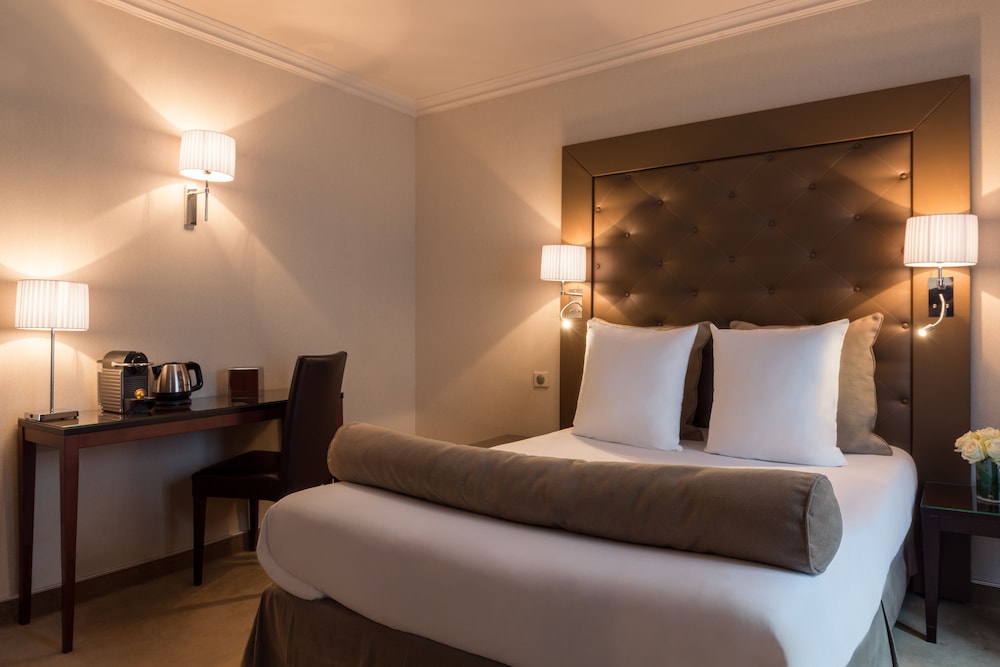 Hotel Saint Cyr Etoile 22/65
