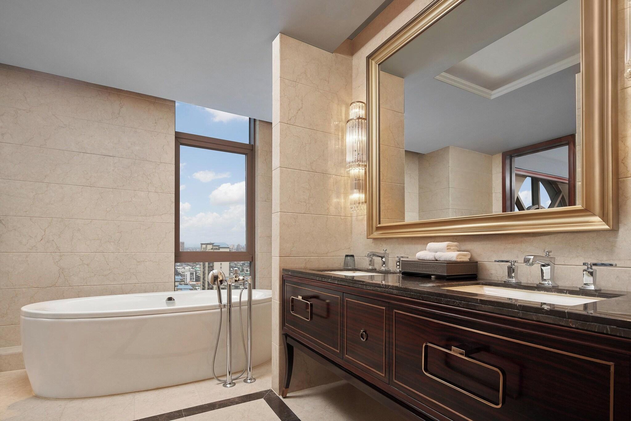 Executive, Suite, King Bed