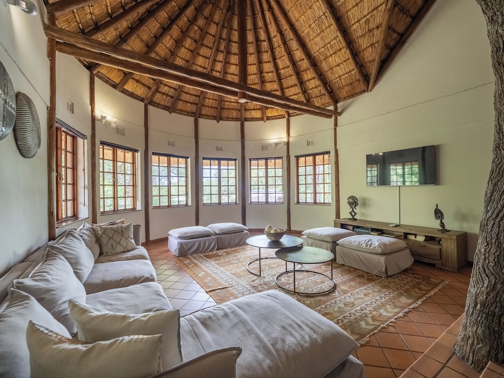 Milima Big 5 Safari Lodge 32/50