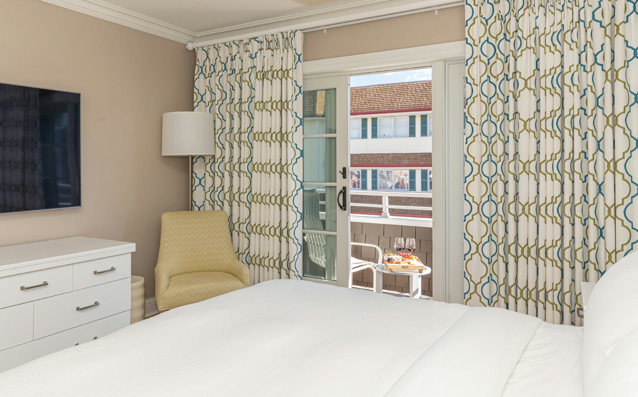 Room, King Bed, Town View, Balcony