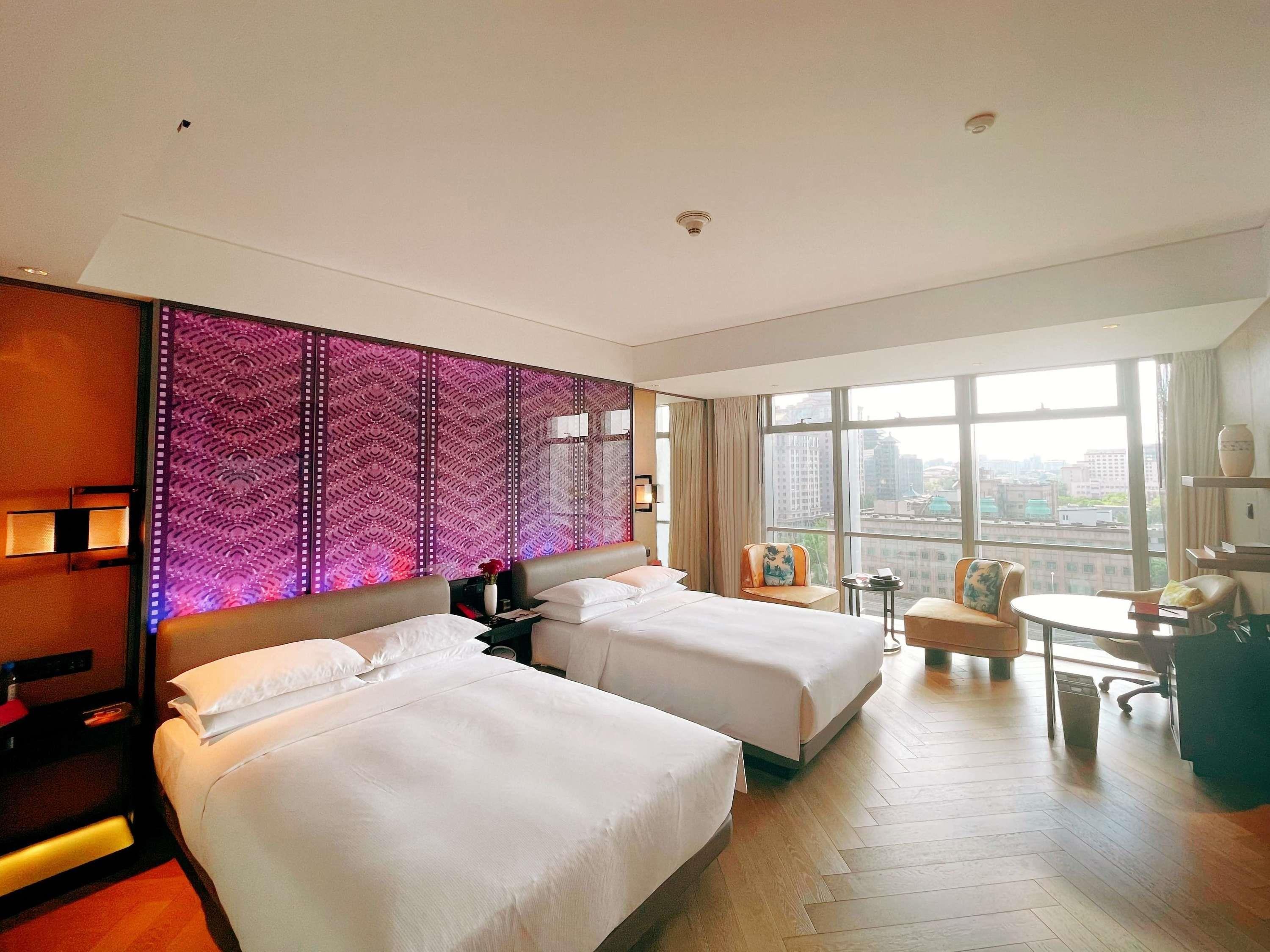 CLUB, LUXURY, TWIN BEDS