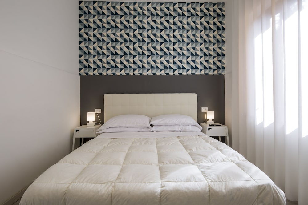Flower Suites Sorrento 12/39