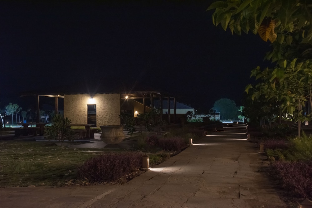 WelcomHeritage Tadoba Vanya Villas resort and Spa 55/61