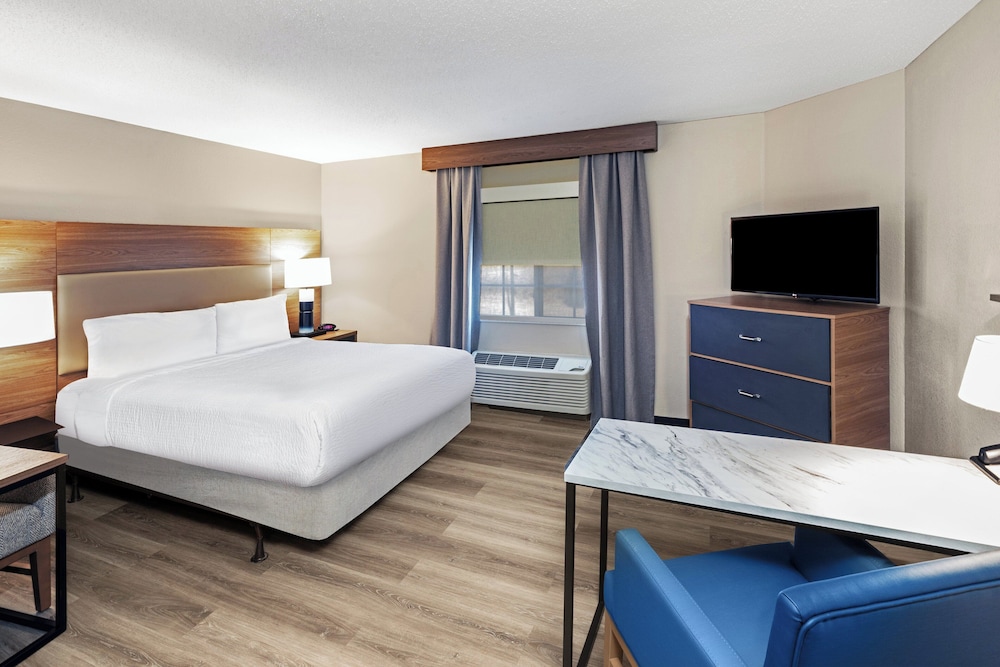 Candlewood Suites Topeka 17/49