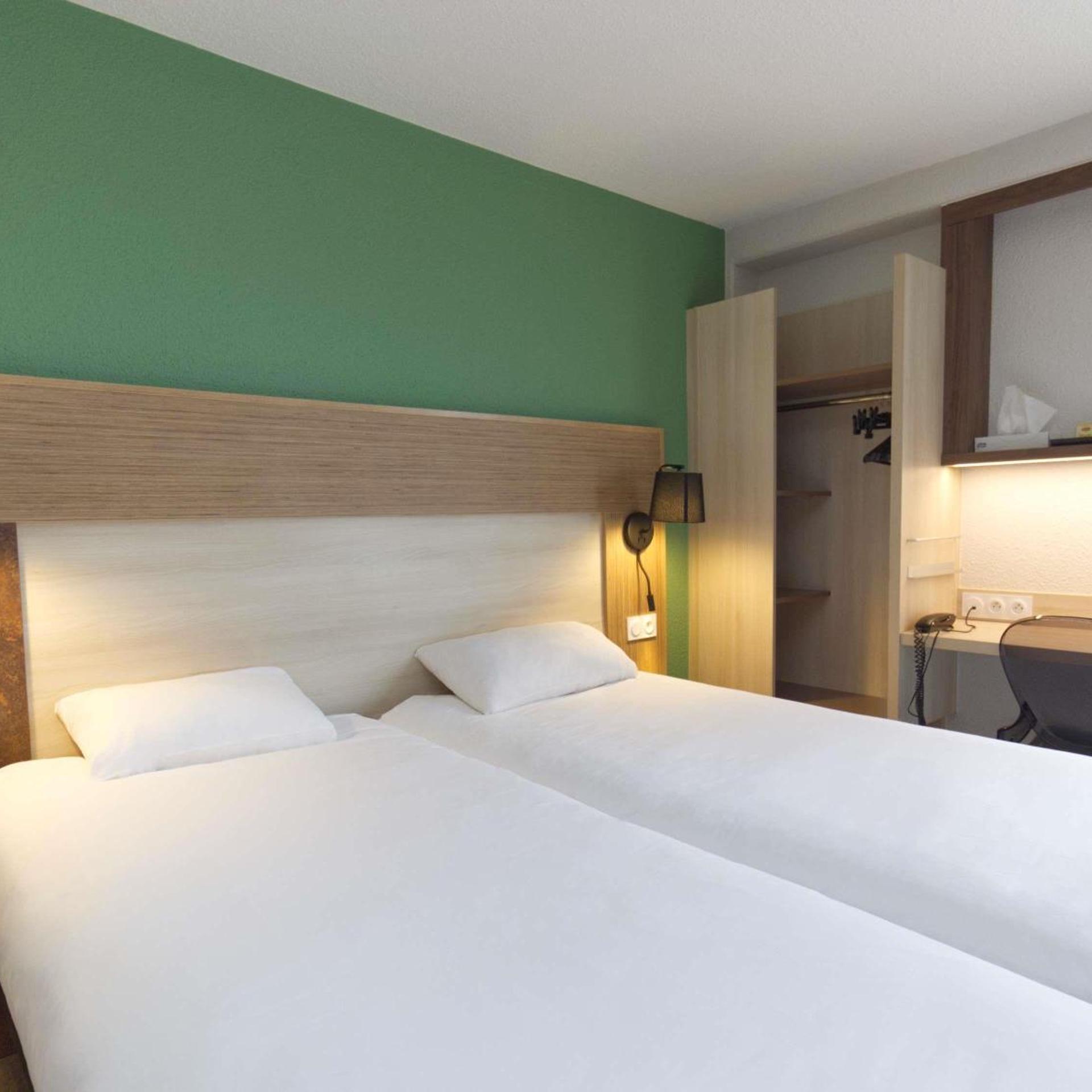 Pop, Twin Beds