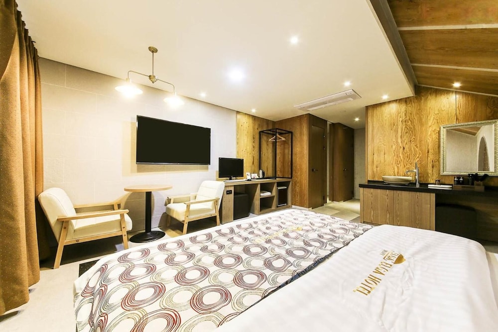 Elga Hotel 32/67