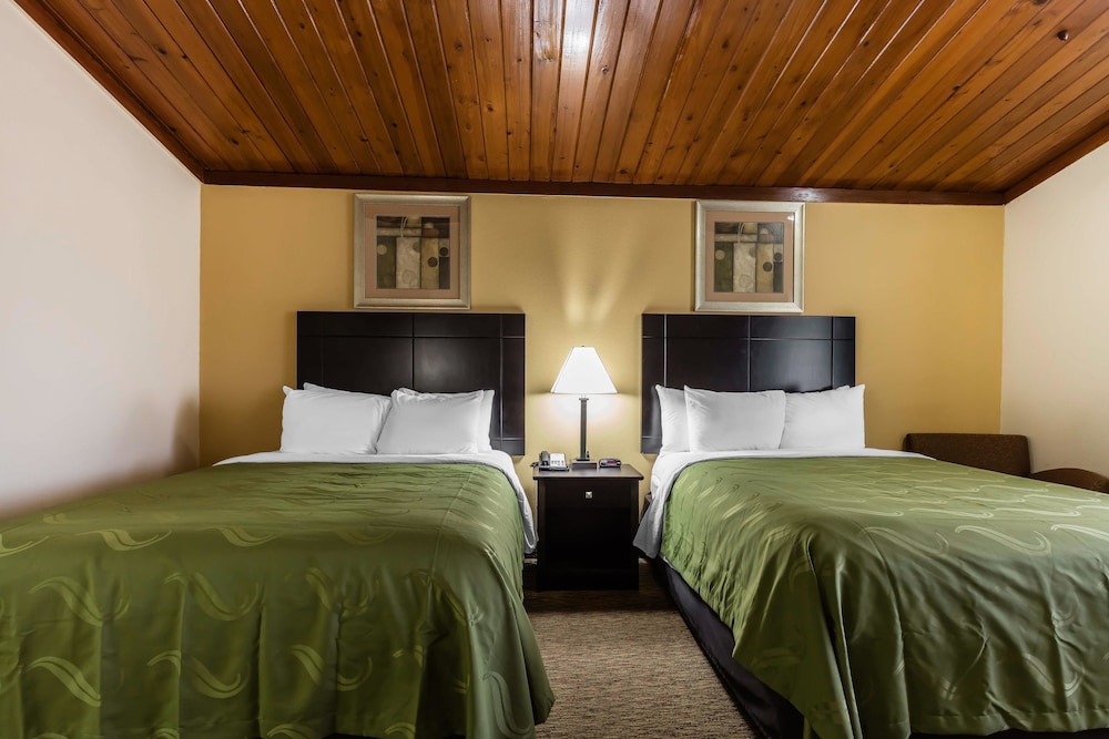 Quality Inn Tullahoma, TN 12/36