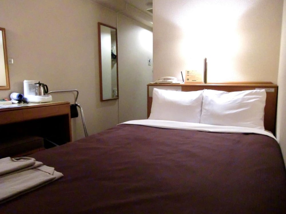 ECONOMY, DOUBLE BED, SMOKING