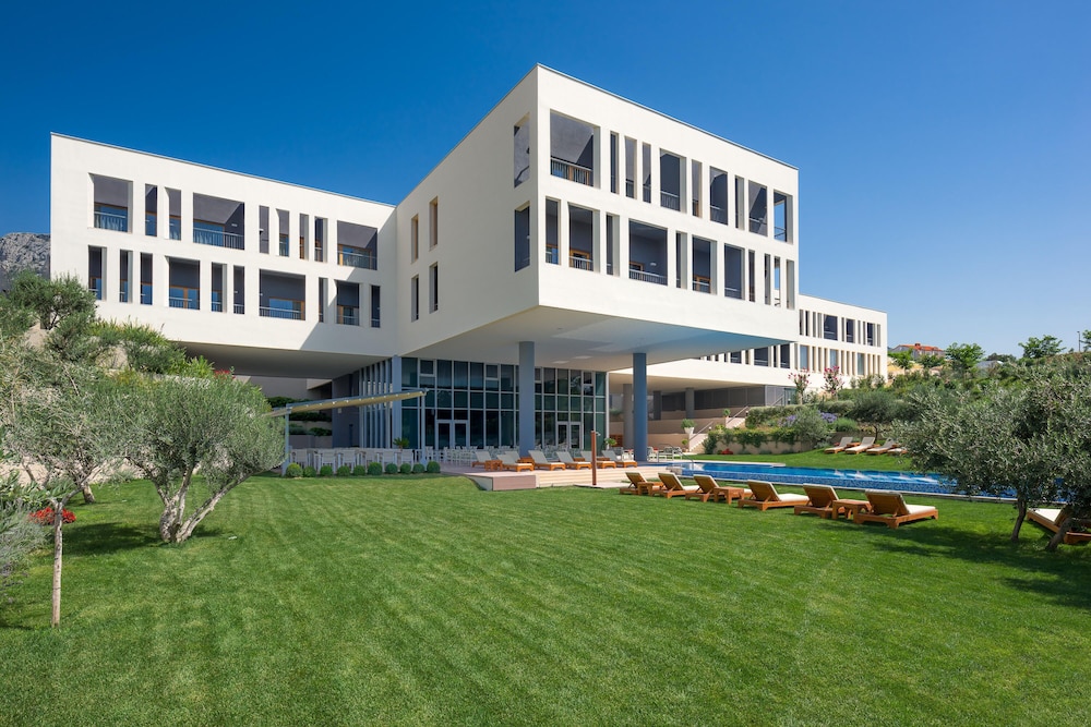 Hotel Salona Palace in SOLIN