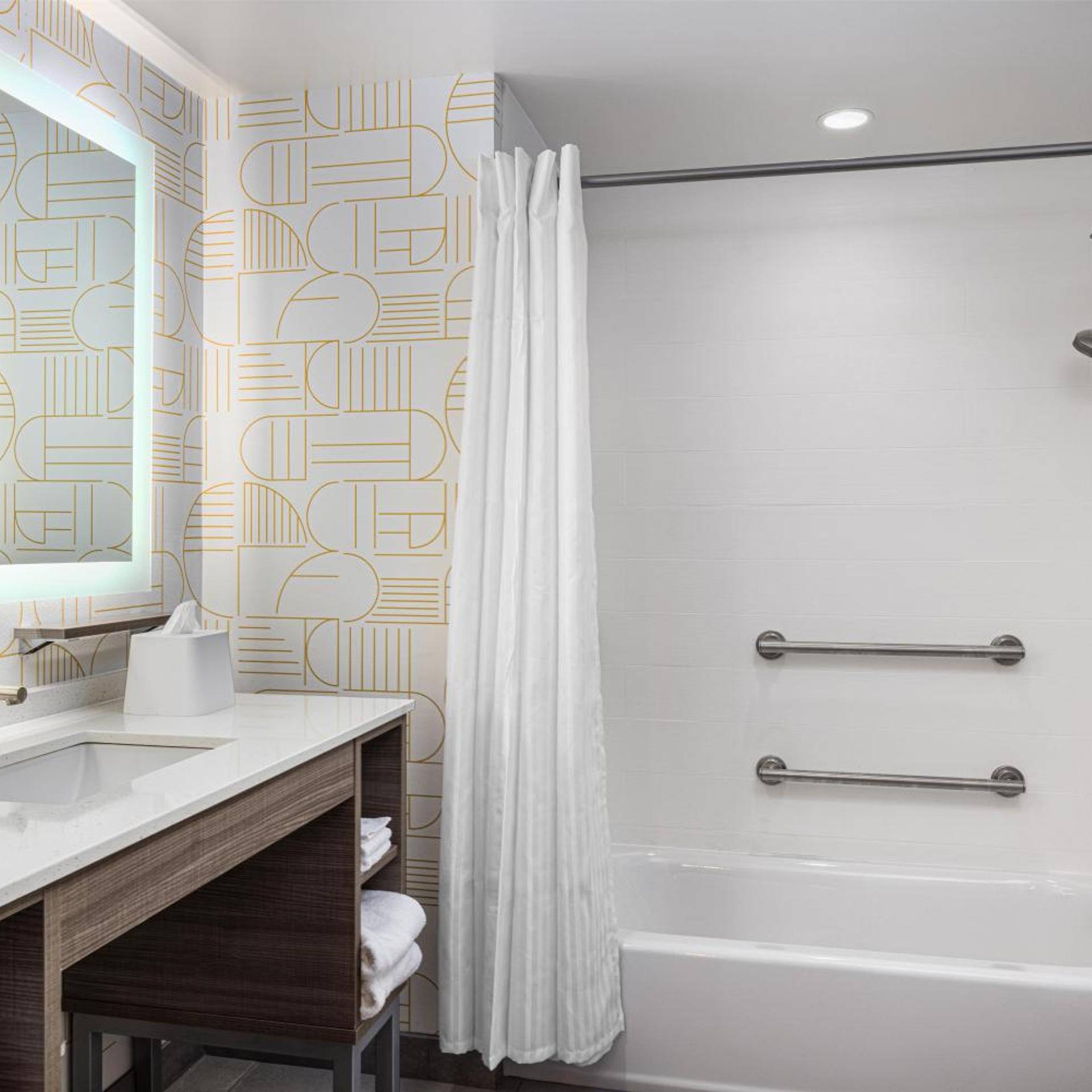 1 Bedroom, Suite, King Bed, Bathtub, Accessible
