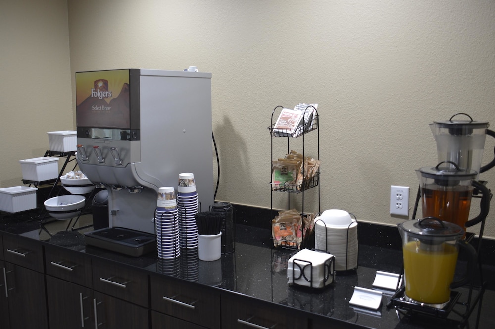 Best Western Plus Elmendorf Hotel 25/31