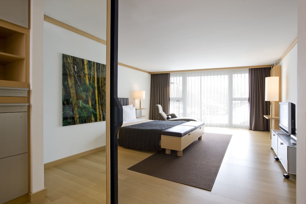 Tower, Panoramic, Suite, King Bed, Mountain View