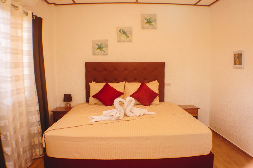 ROOM, KING BED