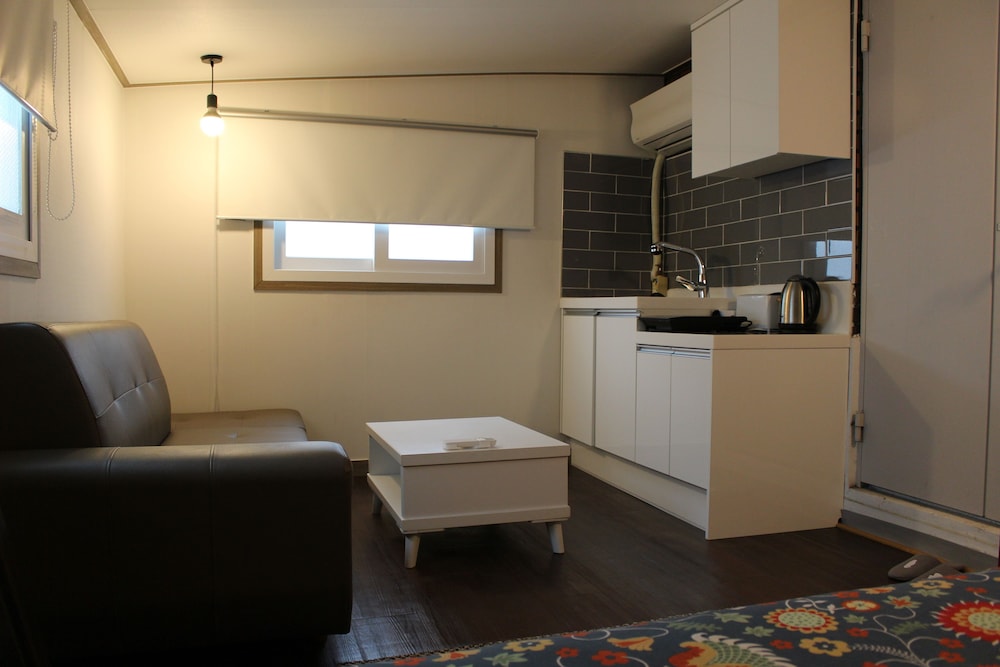 Bunk Guest House - Hostel 71/72