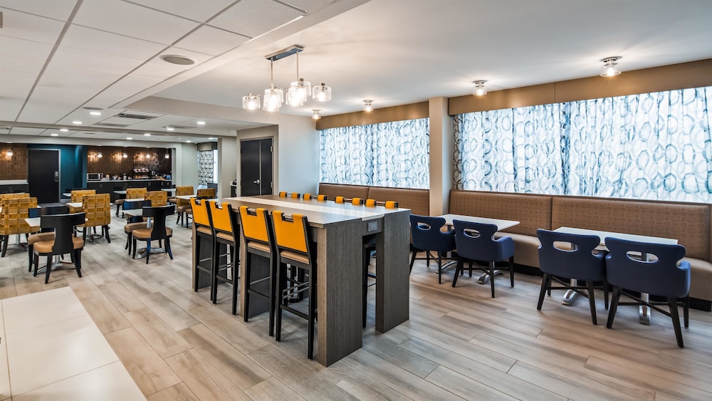 Best Western Plus Bloomington East Hotel 17/24