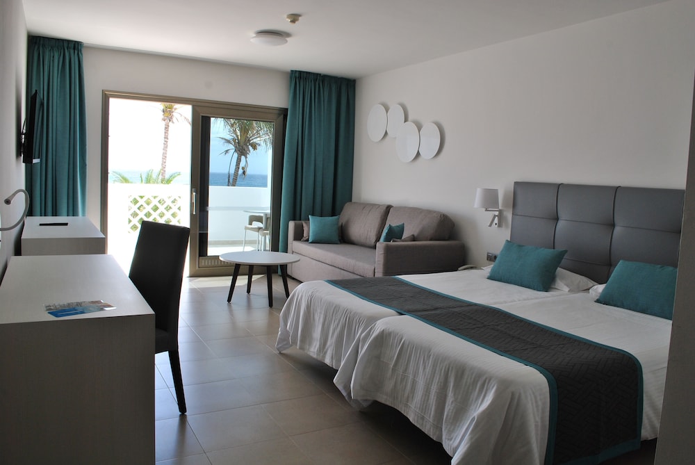 Hotel Las Costas 13/65