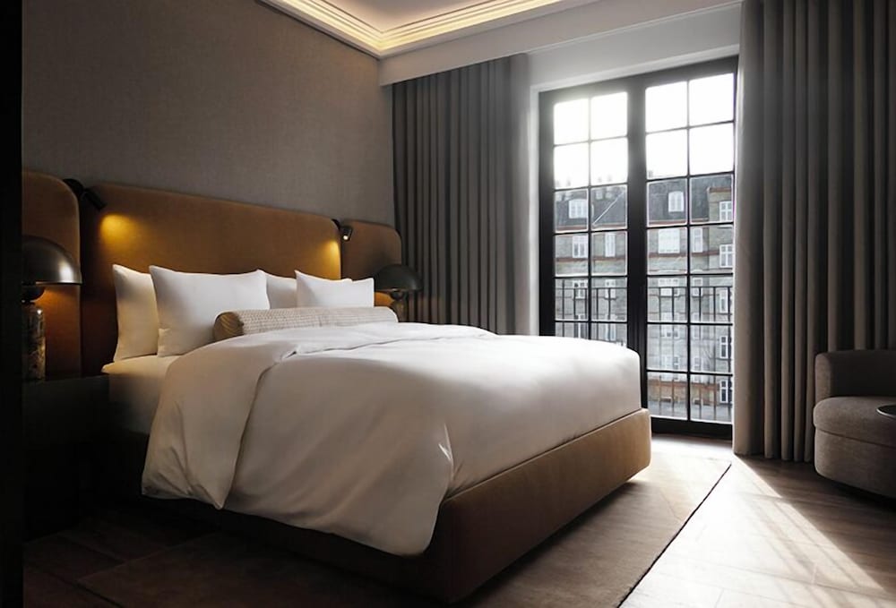 Courtyard, Deluxe, King Bed