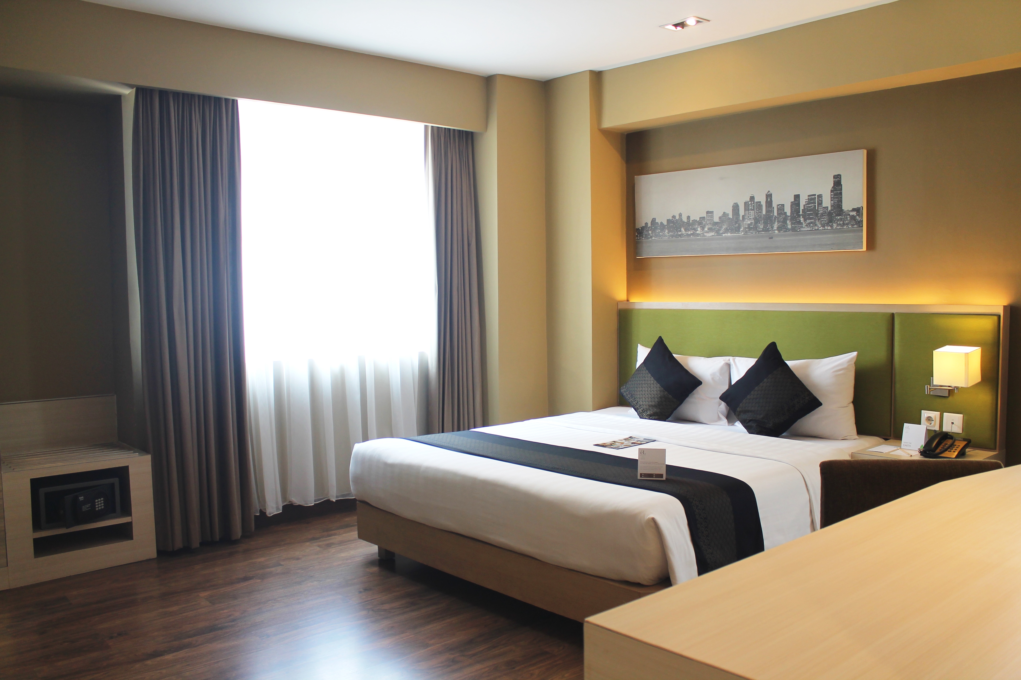 EXECUTIVE SUITE
