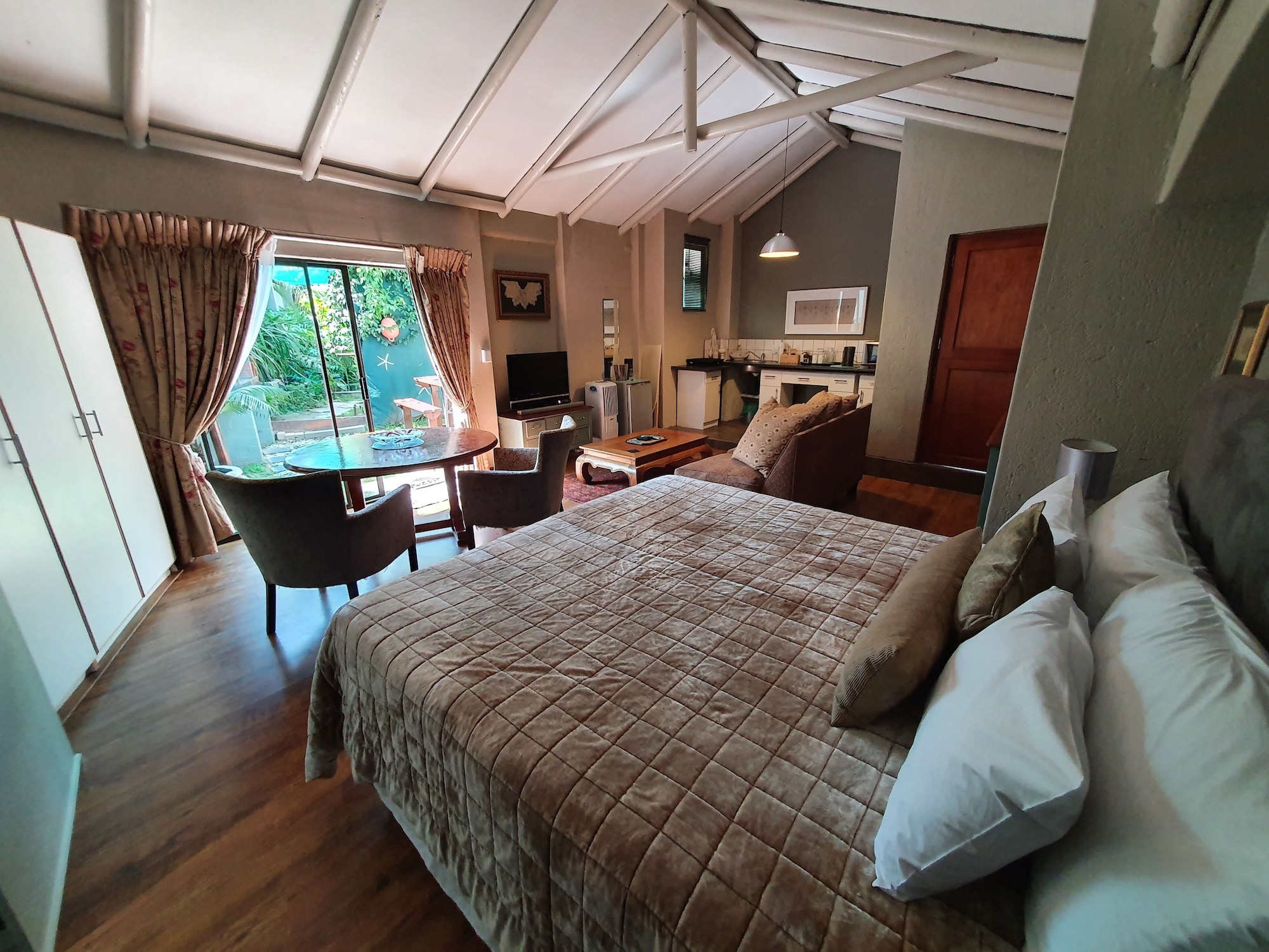 Garden, King Bed, Private Garden