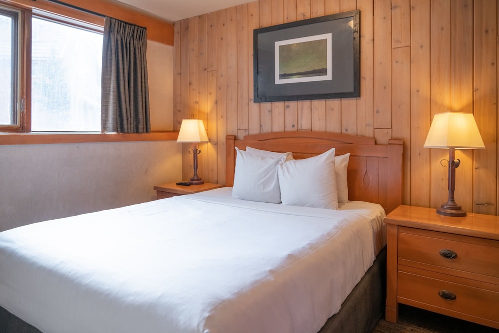 CONDO, DELUXE, QUEEN BED