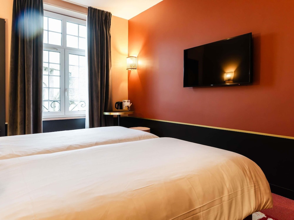 Room, Twin Beds, Old Town Side