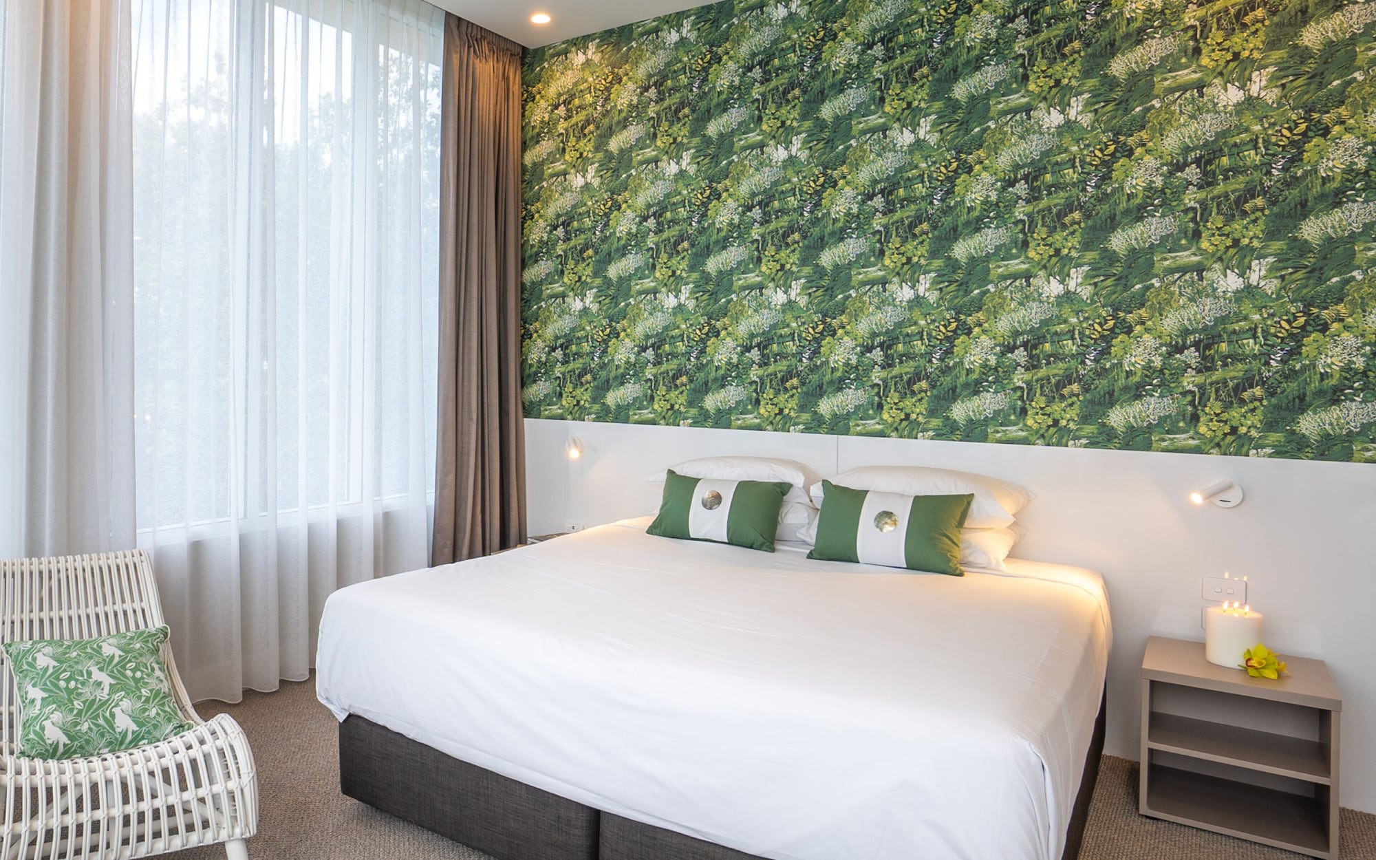 EXECUTIVE, KING BED