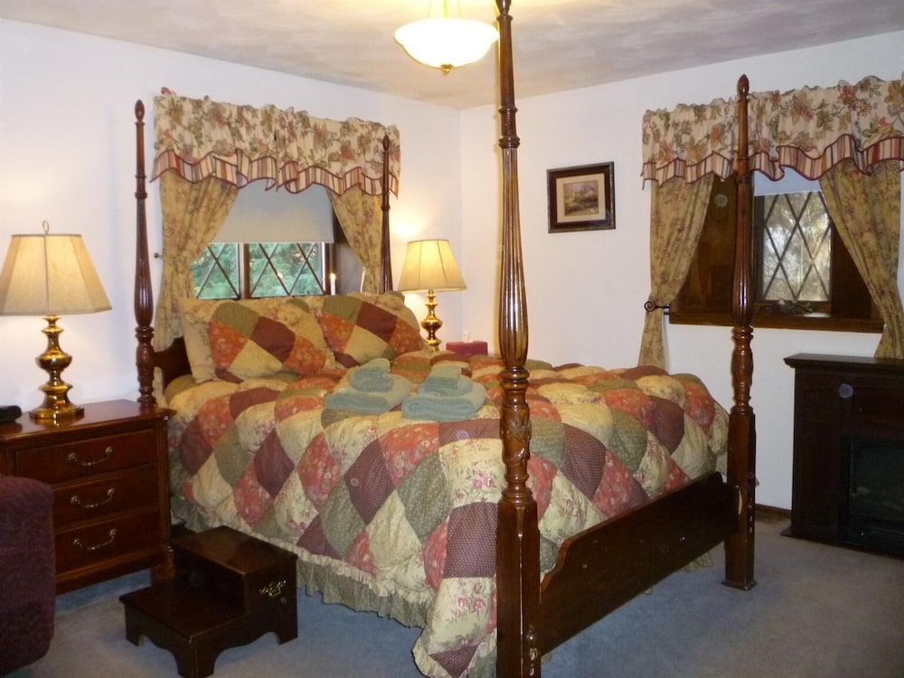 7 Gables Inn Suites 28/50