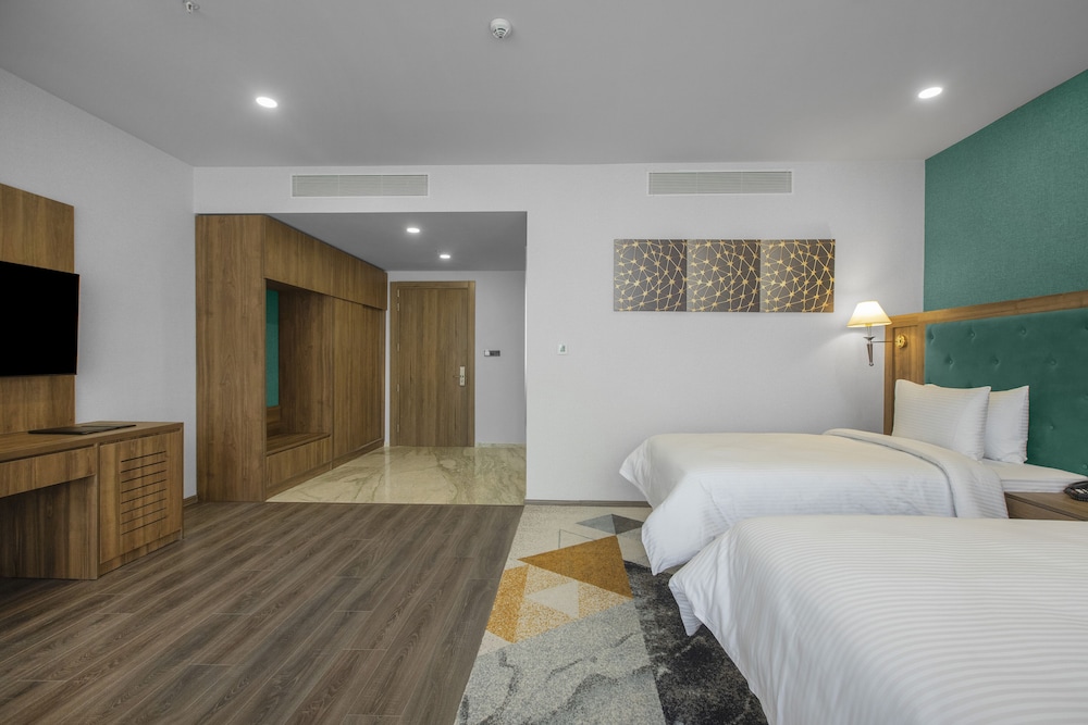 Royal Tulip Hotel and Casino Jewel 10/45