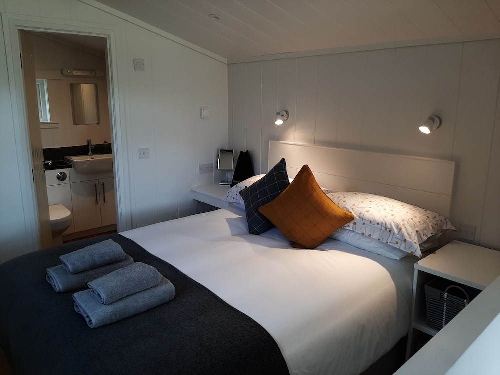 Tayview Lodges 4/50
