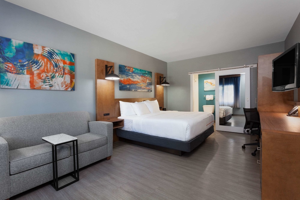 La Quinta Inn Suites By Wyndham Ft Myers Sanibel Gateway 27/58