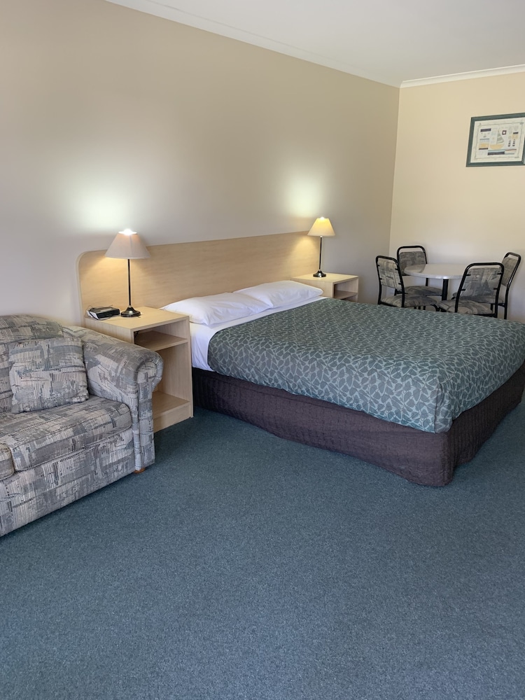 Arthur Phillip Motor Inn 7/36