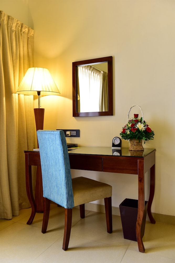 Golden Tulip Candolim Goa 61/77