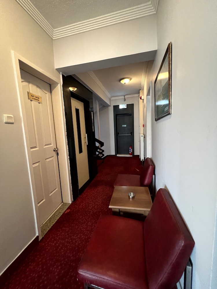 Headman Hotel 25/41